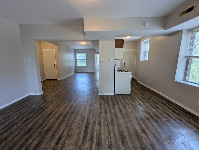 Building Photo - 5572 Clemens Ave Unit 2E Rental