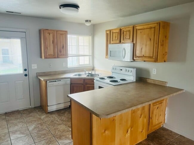 Building Photo - 1045 S 1200 W Unit 16
