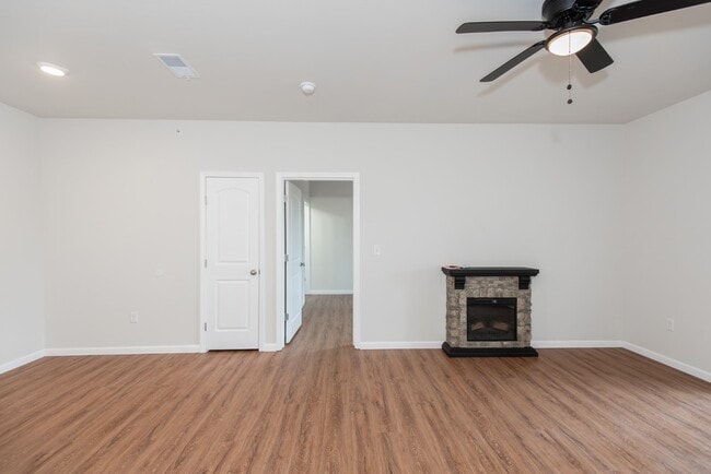 Photo - 137 Harmony Mdws Ct