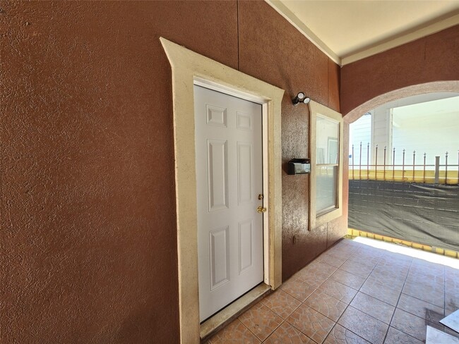 Building Photo - 5027 Creekmont Dr Unit A