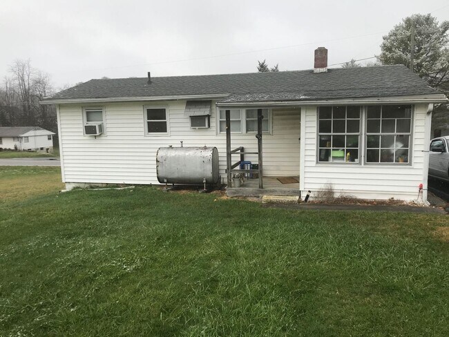 Photo - Two Bedroom House With Spacious Yard On Whipple Drive