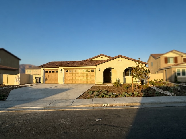 Building Photo - 457 Wildrose Cir