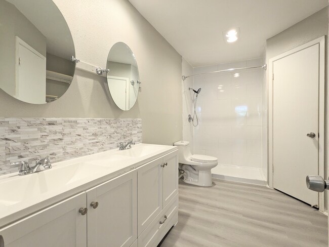 Master Bathroom with Dual Vanities and Dual Walk-in Closets - 2522 Corian Glen Dr