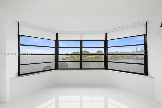 Photo - 18900 NE 14th Ave Unit D308