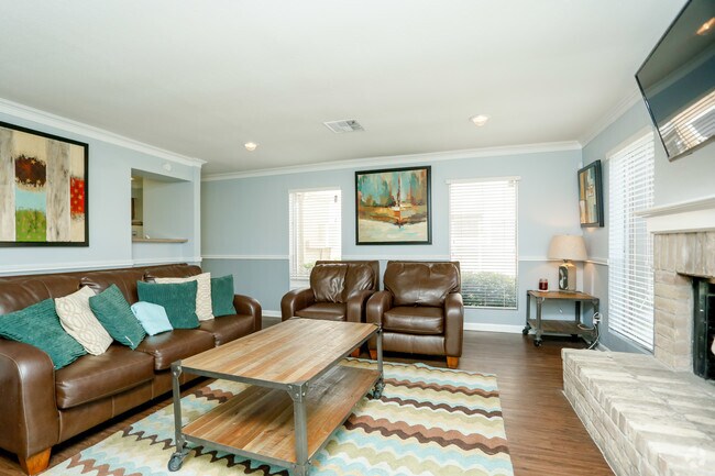 Spring Pine Apartments