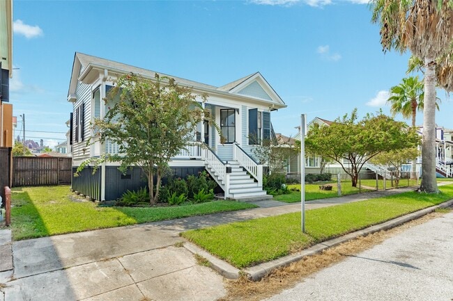 Photo - 1407 Winnie St
