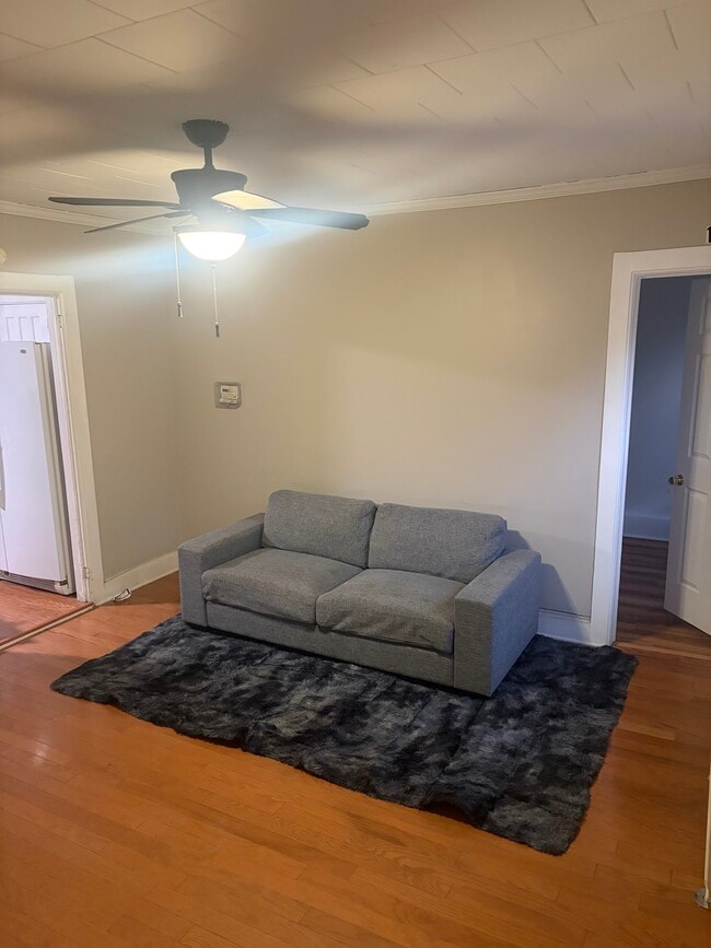 147 Ida St Unidad Room 1