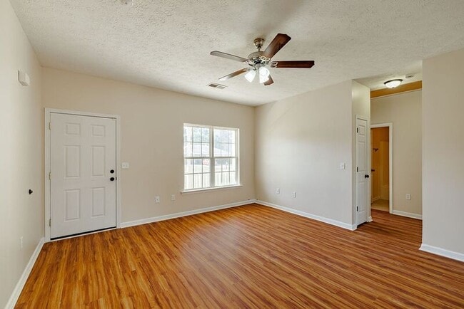 Photo - 507 Dove Way
