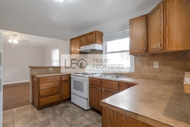 Photo - 751 Yale Pl SW