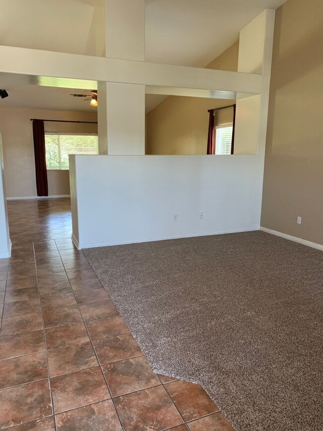 Photo - River Oaks Area Stockdale Highway & Buena Vista 93311 4+2 $2600