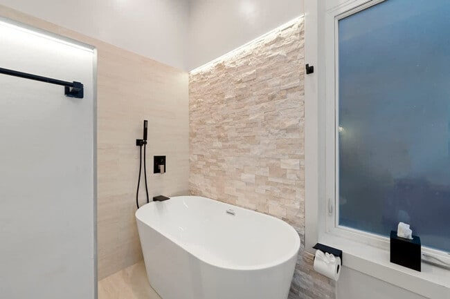 Photo - 1543 N Claremont Ave Unidad ID1244945P