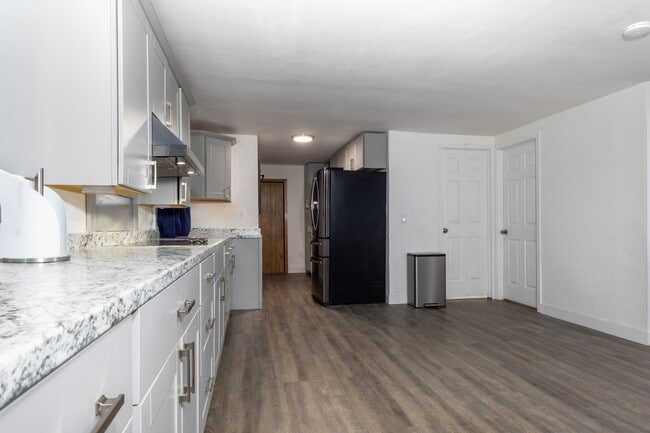 Building Photo - Beautiful 2 Bedroom, 1 Bath, 3 Car Garage Home with 5 Acres off CHSPR