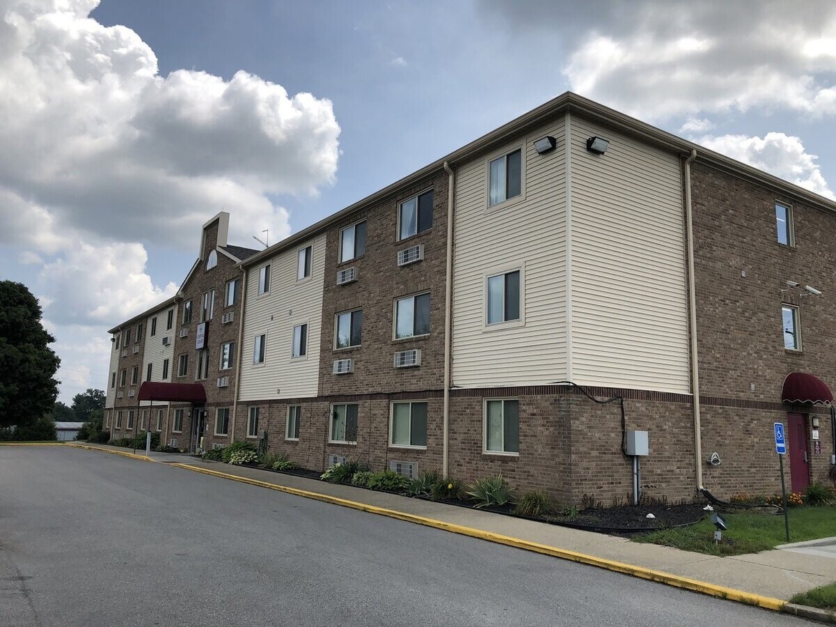 Photo - 785 Regina Ln NW