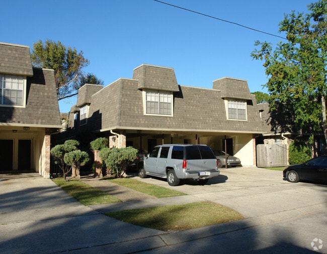 Metairie Plaza Apartments