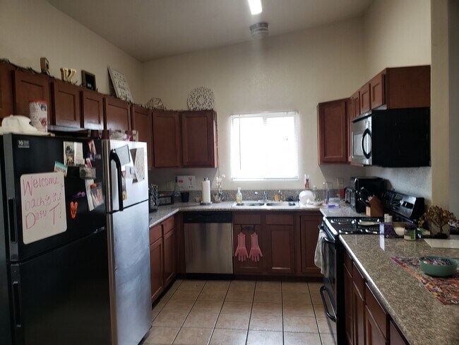 Photo - 842 E Lester St