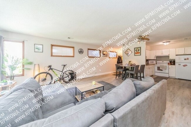 Photo - 5322 Ingersoll Ave