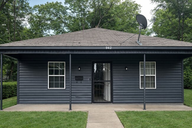 Building Photo - 942 Emmie St