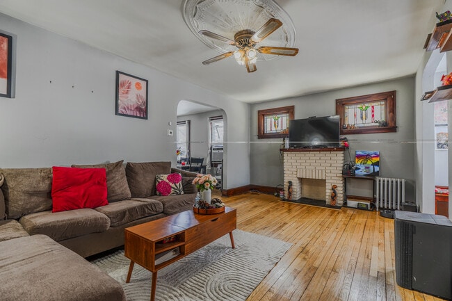 Sala de estar - 416 E 6th Ave