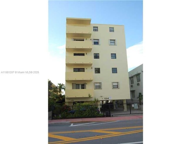 Building Photo - 1334 Collins Ave Unit 604 Rental