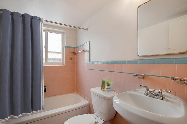 Photo - Hale Parkway