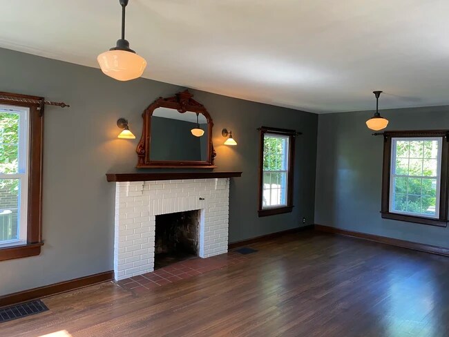 Photo - 806 S Woodlawn Ave