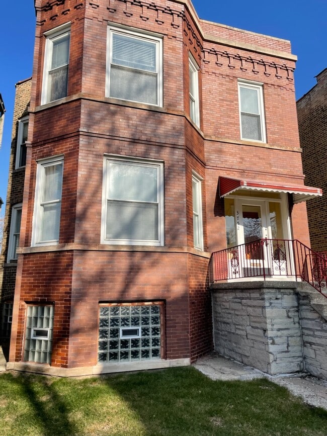 Photo - 3752 W Dickens Ave Unit 1st floor