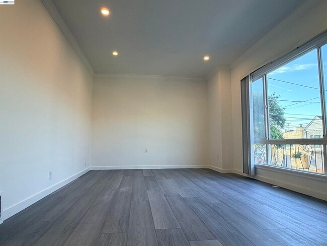 Photo - 175 W Moltke St