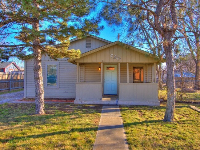 Photo - 720 E Gray St