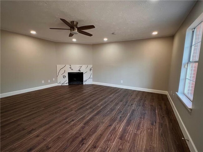 Photo - 600 Bagby Ave