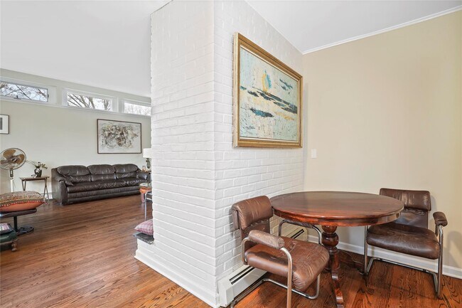 Photo - 28 Sprain Valley Rd