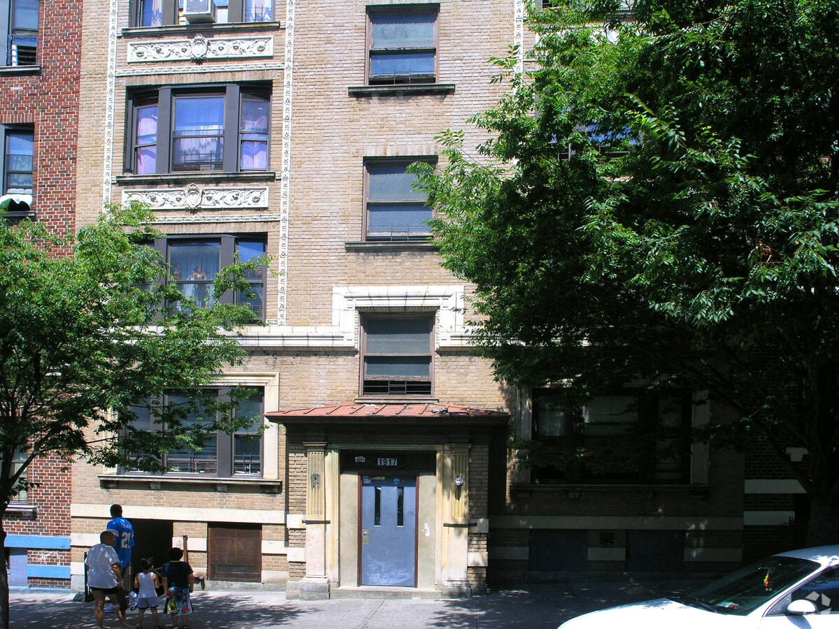 Photo - 1917 Andrews Ave