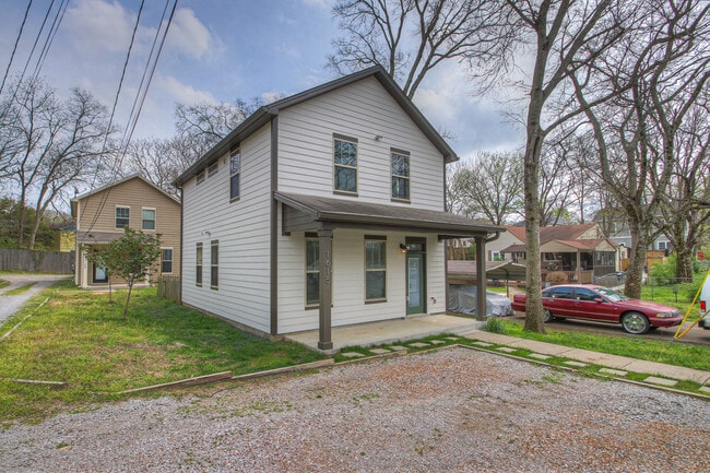 Photo - 1615A Chase St