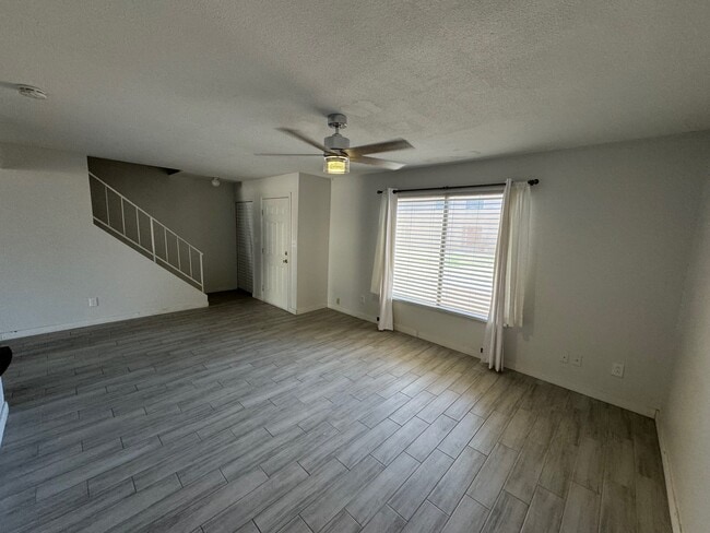 Building Photo - 3309 W Echo Ln
