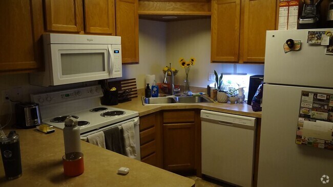 Building Photo - Great One Bedroom near Provo Rec Center, U... Unit 650 101 Rental