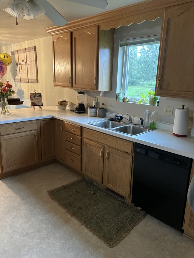 Photo - 2059 Schanock Dr