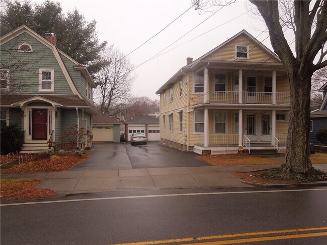 44 Gentian Ave