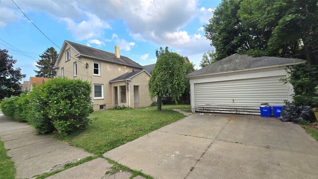 Photo - 1911 Tracy St