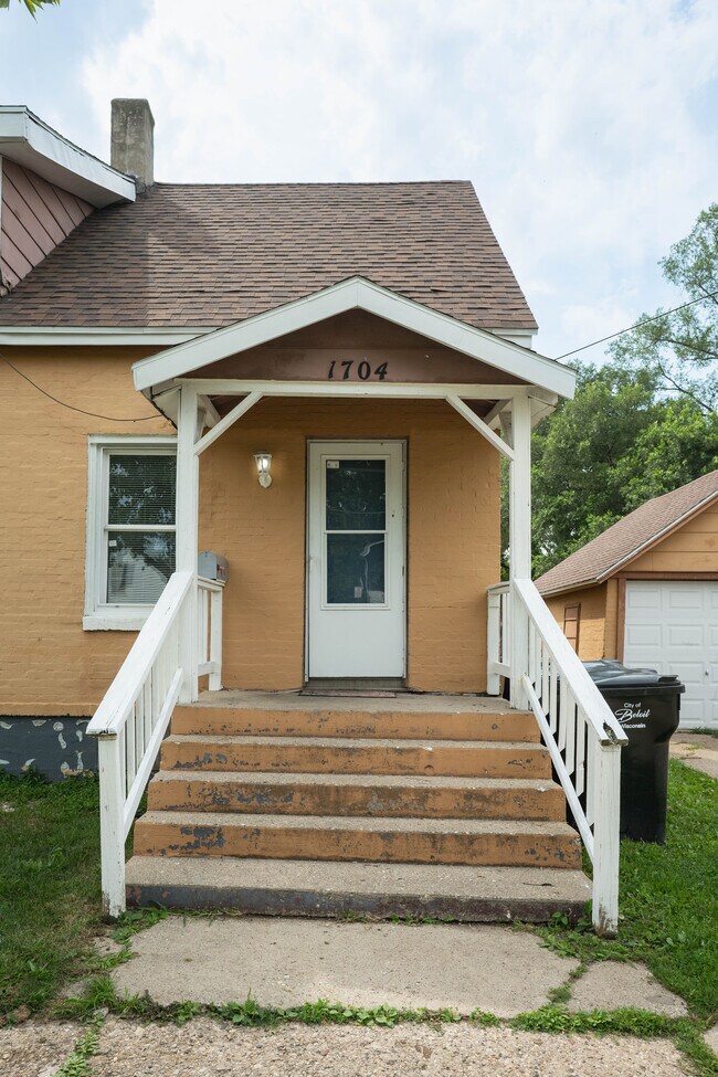 Photo - 1702 Wisconsin Ave Casa Adosada