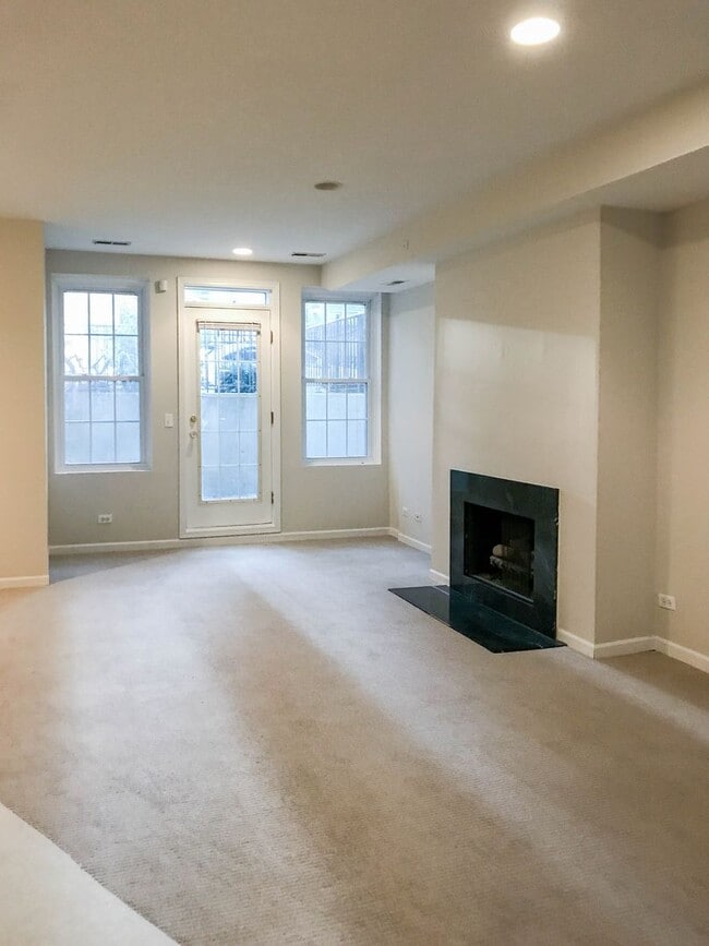 Photo - 2732 N Wayne Ave Unit 2732-1N