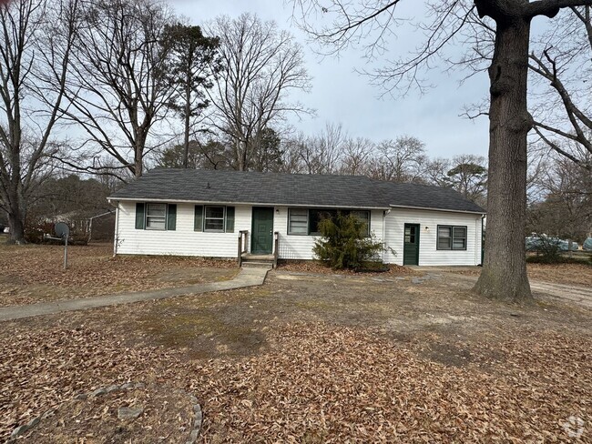 Building Photo - Spacious Rancher in Sandston area Rental