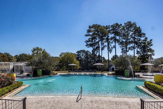 Casas Lone Oak - Lullwater Apartments