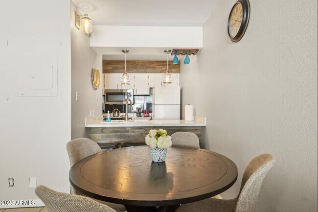Photo - 7625 E Camelback Rd Apartamento Unidad A110