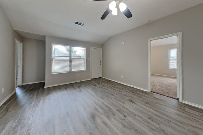 Photo - 804 Lovebug Ln