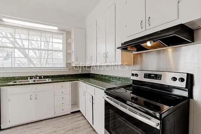 Photo - 250 Columbia Rd