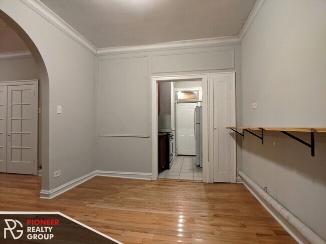 Building Photo - 540 W Surf St Unit GDN