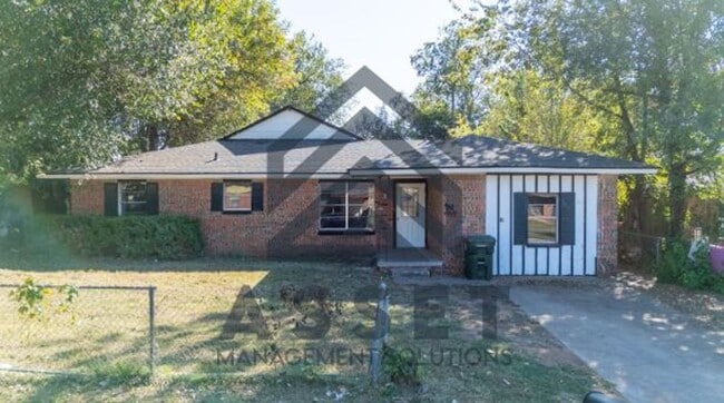 Building Photo - 4 Bed Ready For Lease!