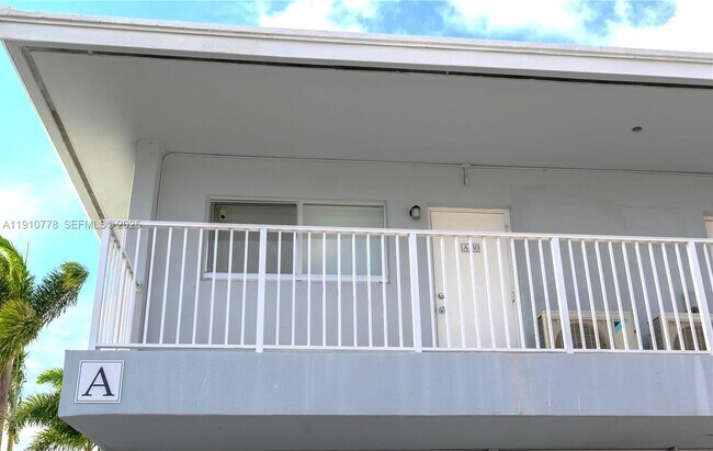 Photo - 2170 NE 51st Ct Unidad A30