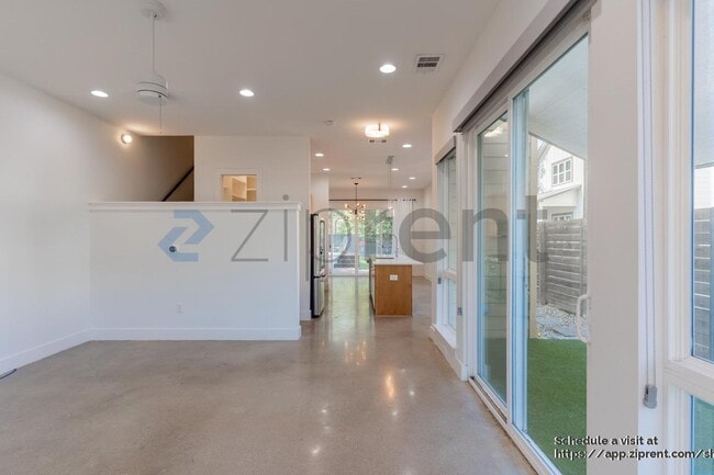 Photo - 3133 Govalle Ave