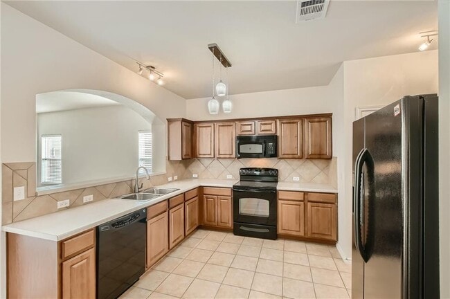 Photo - 271 Housefinch Loop