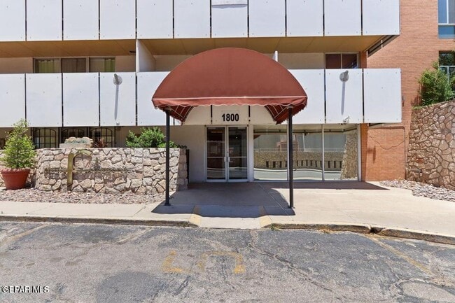 Building Photo - 1800 N Stanton St Unit 908